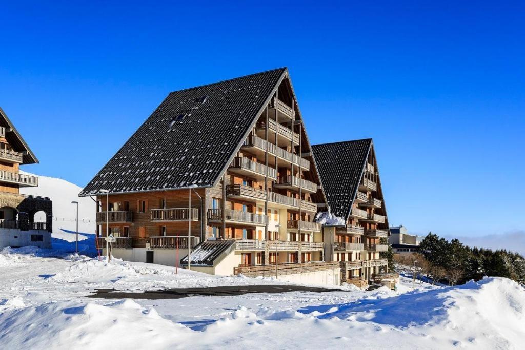 Appartement 4 Personnes Avec Piscine, Wifi, Garage Besse-et-Saint-Anastaise Luaran gambar